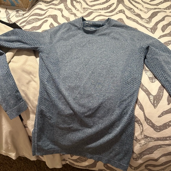 3 pack of the FIGS Salta Seamless Longsleeve Underscrubs - Picture 14 of 14